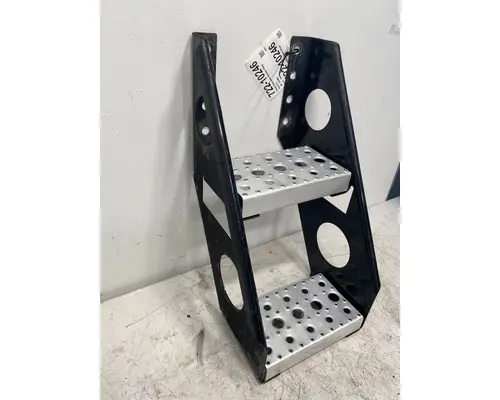 FREIGHTLINER Cascadia Step