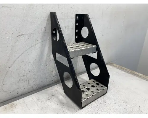 FREIGHTLINER Cascadia Step