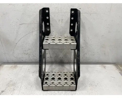 FREIGHTLINER Cascadia Step