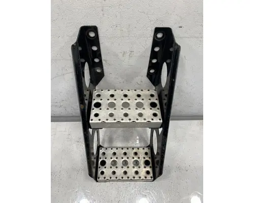 FREIGHTLINER Cascadia Step