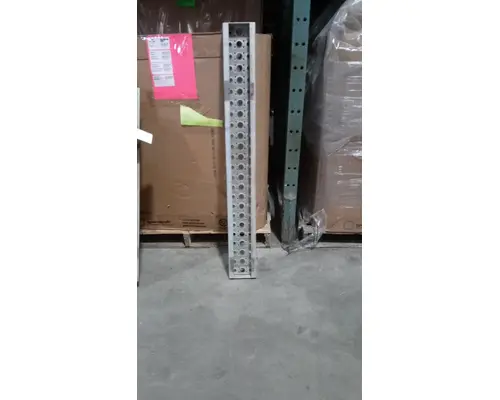 FREIGHTLINER Cascadia Step