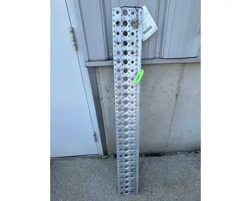 FREIGHTLINER Cascadia Step