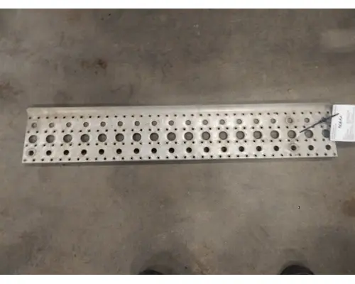 FREIGHTLINER Cascadia Step