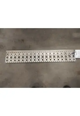 FREIGHTLINER Cascadia Step