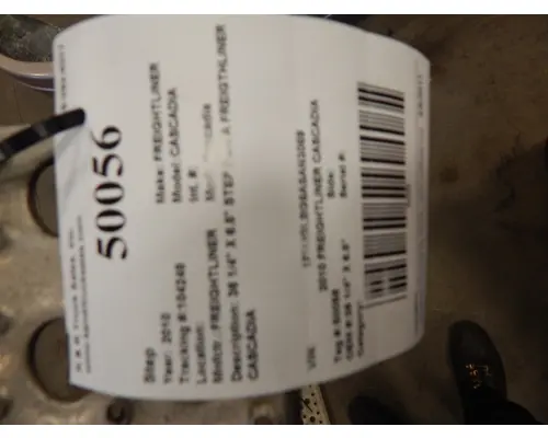 FREIGHTLINER Cascadia Step