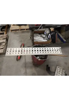 FREIGHTLINER Cascadia Step