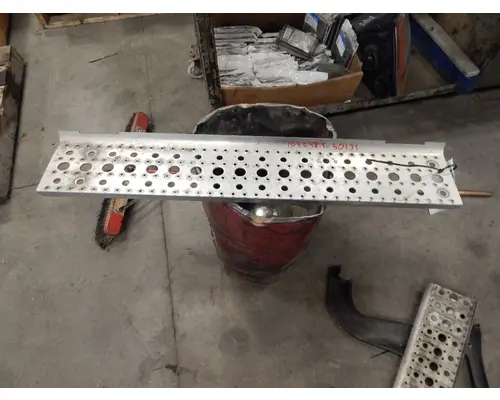 FREIGHTLINER Cascadia Step