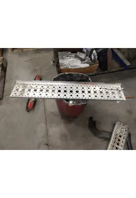 FREIGHTLINER Cascadia Step