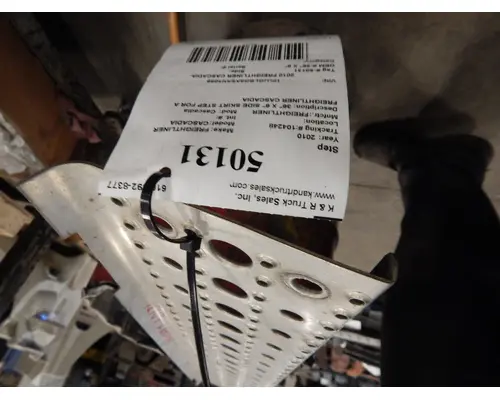 FREIGHTLINER Cascadia Step