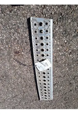 FREIGHTLINER Cascadia Step