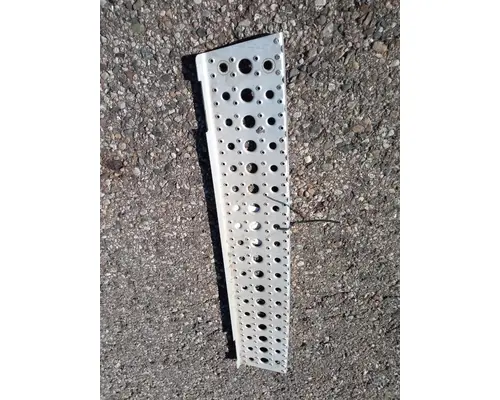 FREIGHTLINER Cascadia Step