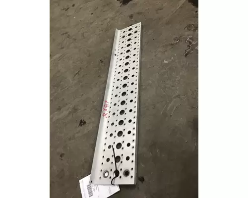 FREIGHTLINER Cascadia Step