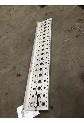 FREIGHTLINER Cascadia Step