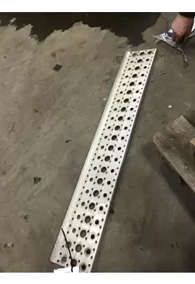 FREIGHTLINER Cascadia Step