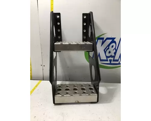FREIGHTLINER Cascadia Step
