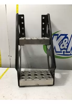 FREIGHTLINER Cascadia Step