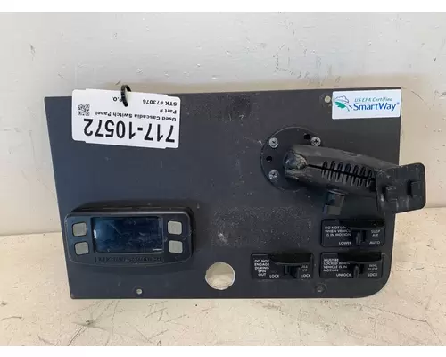 FREIGHTLINER Cascadia Switch Panel