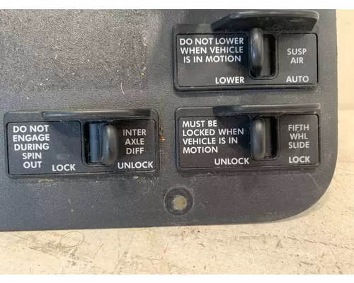 FREIGHTLINER Cascadia Switch Panel