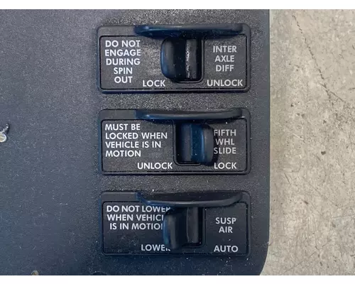 FREIGHTLINER Cascadia Switch Panel