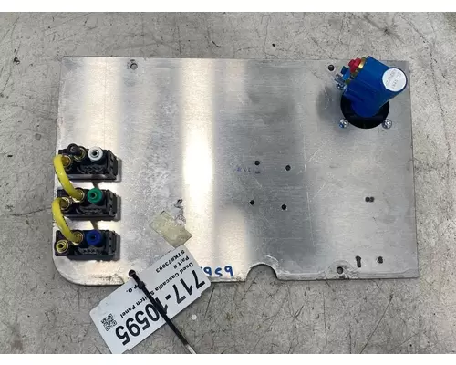 FREIGHTLINER Cascadia Switch Panel