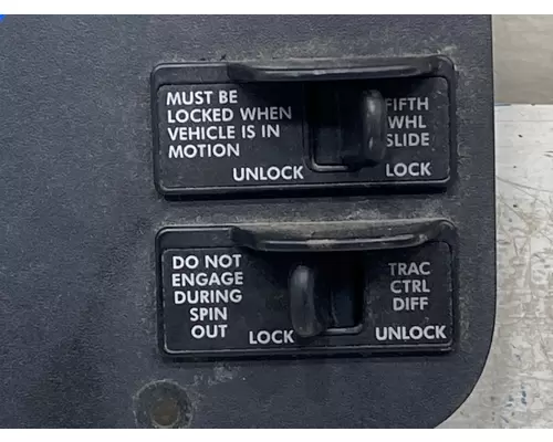 FREIGHTLINER Cascadia Switch Panel