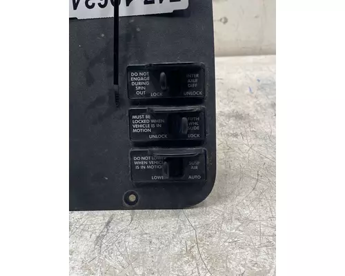 FREIGHTLINER Cascadia Switch Panel