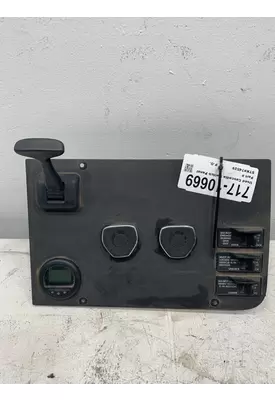 FREIGHTLINER Cascadia Switch Panel