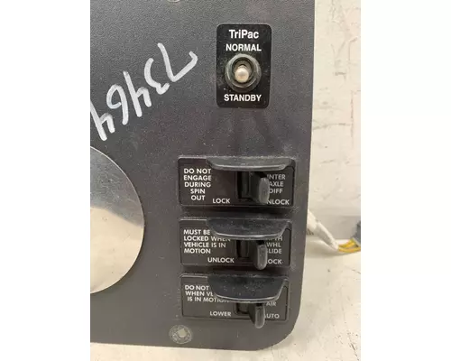 FREIGHTLINER Cascadia Switch Panel