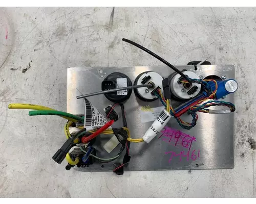 FREIGHTLINER Cascadia Switch Panel