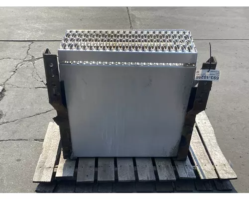 FREIGHTLINER Cascadia Tool Box