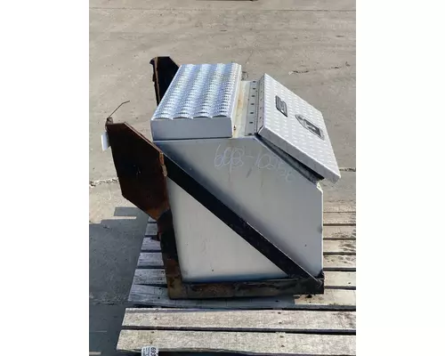 FREIGHTLINER Cascadia Tool Box
