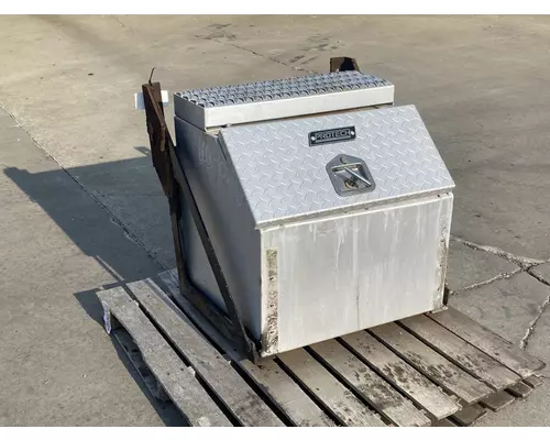 FREIGHTLINER Cascadia Tool Box