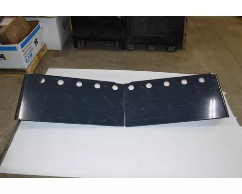 FREIGHTLINER Cascadia Visor