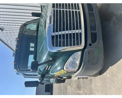 FREIGHTLINER Cascadia Windshield Glass