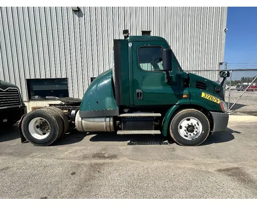 FREIGHTLINER Cascadia Windshield Glass