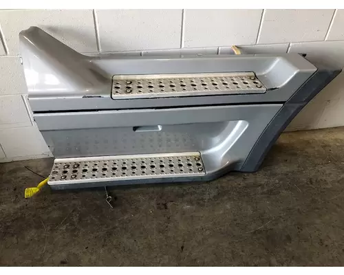 FREIGHTLINER Century Class 120 Side Fairing