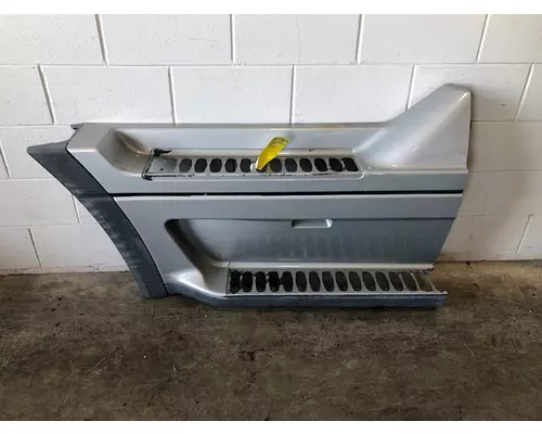 FREIGHTLINER Century Class 120 Side Fairing