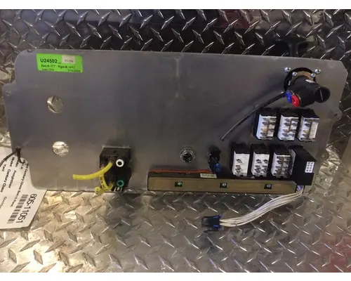FREIGHTLINER Century Class Dash  Console Switch