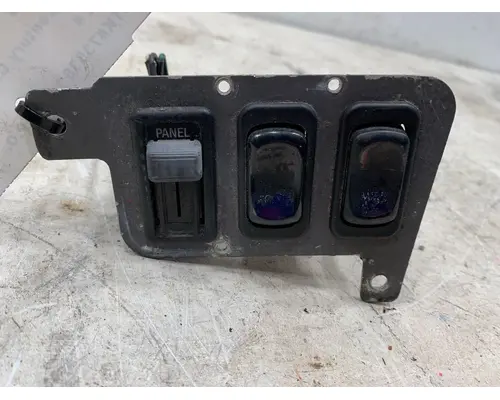 FREIGHTLINER Century Class Dash  Console Switch