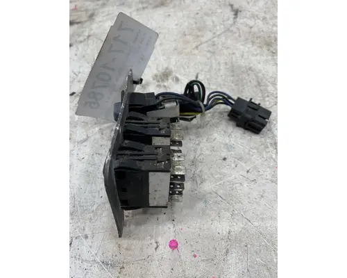 FREIGHTLINER Century Class Dash  Console Switch