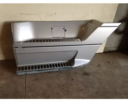 FREIGHTLINER Century Class Side Fairing