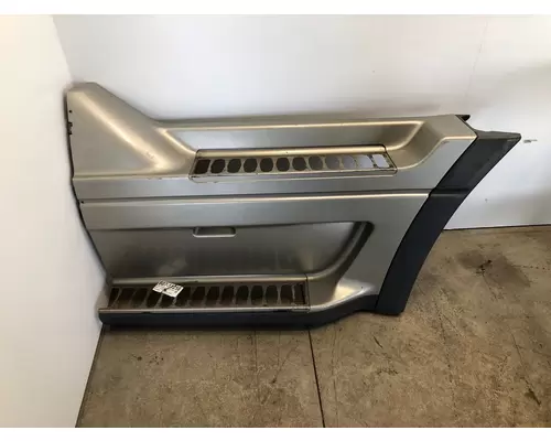 FREIGHTLINER Century Class Side Fairing