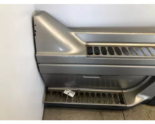 FREIGHTLINER Century Class Side Fairing