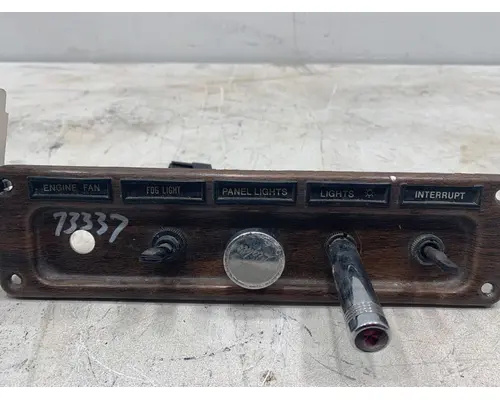 FREIGHTLINER Classic Dash  Console Switch