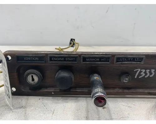 FREIGHTLINER Classic Dash  Console Switch
