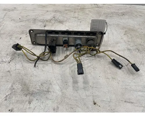 FREIGHTLINER Classic Dash  Console Switch