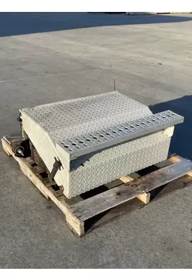 FREIGHTLINER Columbia 112 Battery Box