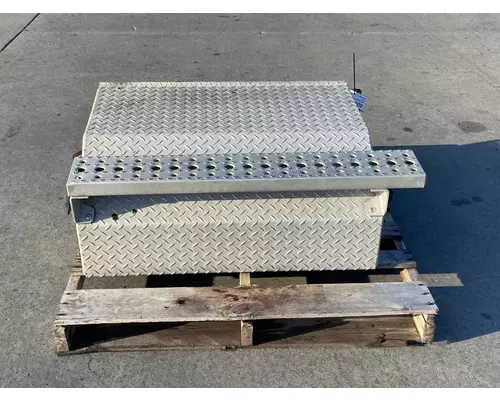 FREIGHTLINER Columbia 112 Battery Box