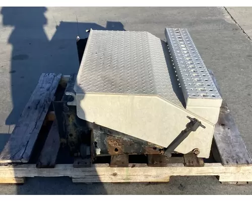 FREIGHTLINER Columbia 112 Battery Box