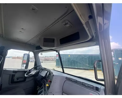 FREIGHTLINER Columbia 112 Cab